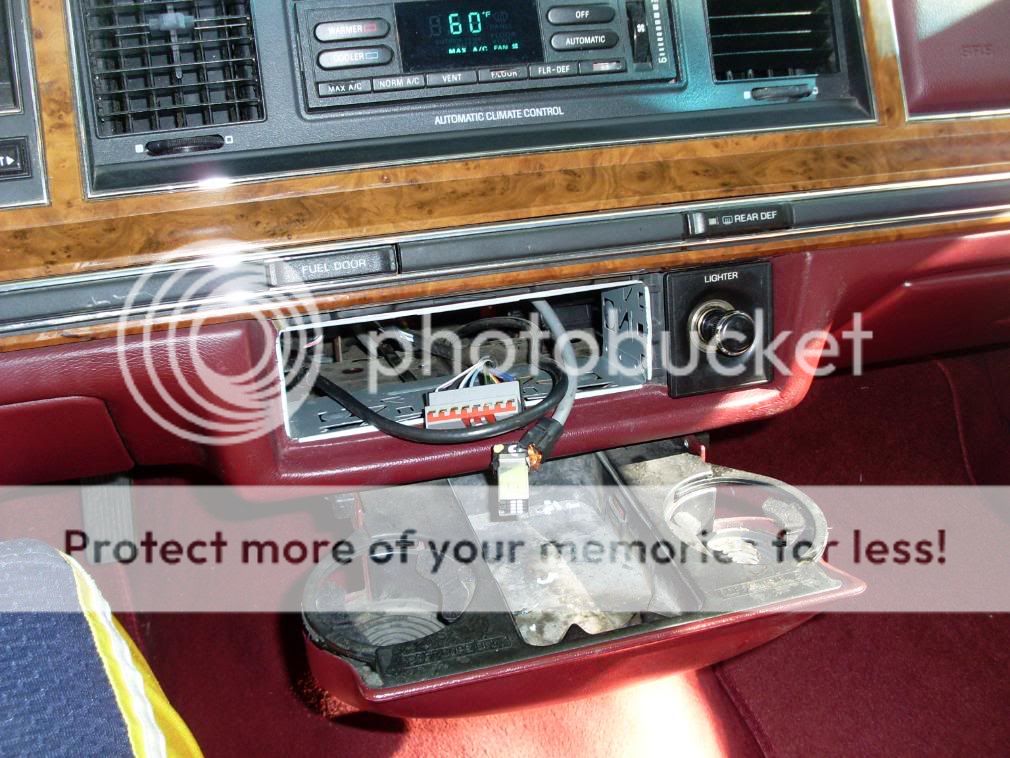 1994 Lincoln Town Car factory amplifier Body and Interior